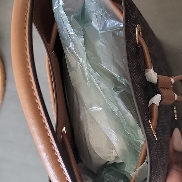 Michael Kors Small Suri Bucket Crossbody Bag - Picture 5 of 8